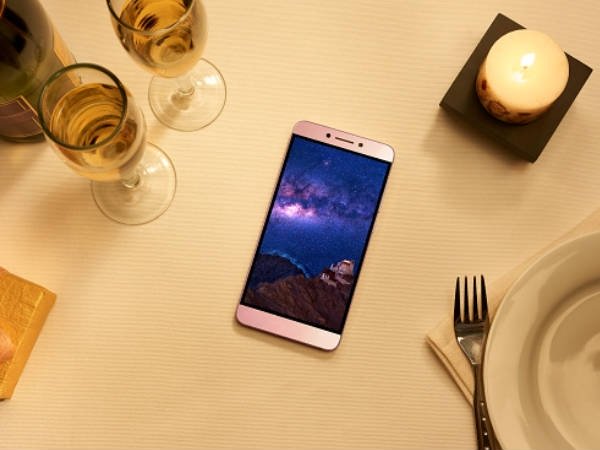 ലീ മാക്‌സ്2 ഫ്‌ളാഗ്ഷിപ്പ് സൂപ്പര്‍ഫോണ്‍