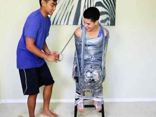 ടേപ്പ് ചലഞ്ച്