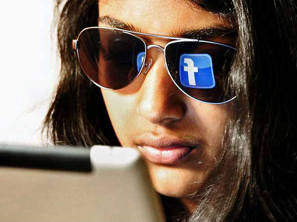 ഫേസ്ബുക്കില്‍ വ്യാജ സുന്ദരികളെ എങ്ങനെ തിരിച്ചറിയാം?