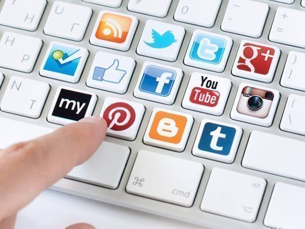 സോഷ്യല്‍ മീഡിയ പ്രൊഫൈലും സെറ്റിങ്‌സും കൈകാര്യം ചെയ്യുക