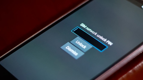 കൺട്രി ലോക്ക്, ഡമ്മി ഫോൺ