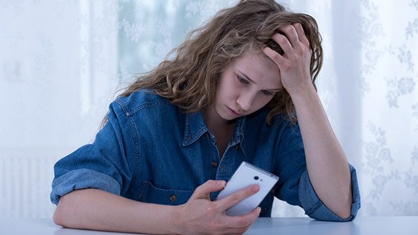 നിങ്ങളുടെ സ്വന്തം ഡാര്‍ക്ക് തീം സജീവമാക്കുക