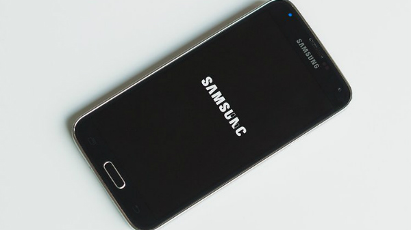 1. ഫോൺ ഓഫ് ചെയ്യുക.