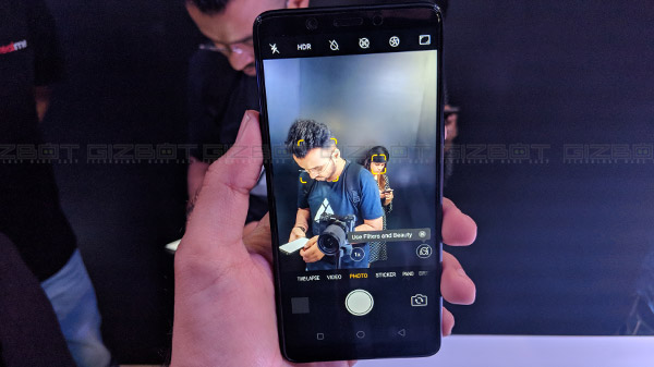 രണ്ടു 4ജി സിം കാർഡുകൾ ഇടാനുള്ള സൗകര്യം