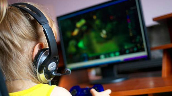 അച്ഛനെ അടിച്ച്, ഇട്ട വസ്ത്രത്തിൽ തന്നെ മൂത്രമൊഴിച്ച് അത് പോലും മാറ്റാതെയൊരു ഗെയിം കളി