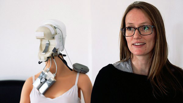 അനാവശ്യമായി ആരെങ്കിലും തൊട്ടാൽ 'നോ' പറയാൻ AI വിദ്യ