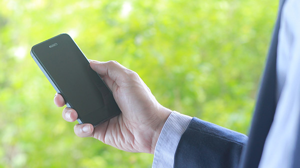 പിന്നിലത്തെ വര്‍ഷത്തെ ഫോണിനെ തളളിക്കളയരുത്