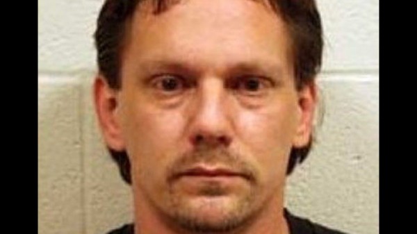 പതിമൂന്നുകാരിയായ മകളോട് ഫേസ്ബുക്ക് വഴി ലൈംഗികബന്ധത്തിൽ അഭ്യർത്ഥിച്ച പിതാവ്