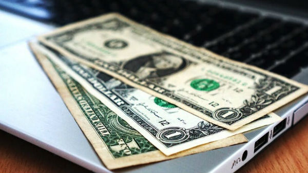 ഇവർ ഇന്റർനെറ്റ് വഴി ഉണ്ടാക്കിയത് കോടികൾ.. ഒരു കൈ നിങ്ങളും നോക്കുന്നോ?