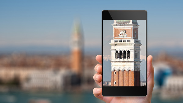 ക്യാമറക്ക് വേണ്ടി ഒരു ബട്ടണുണ്ടോ എന്ന് നോക്കുക