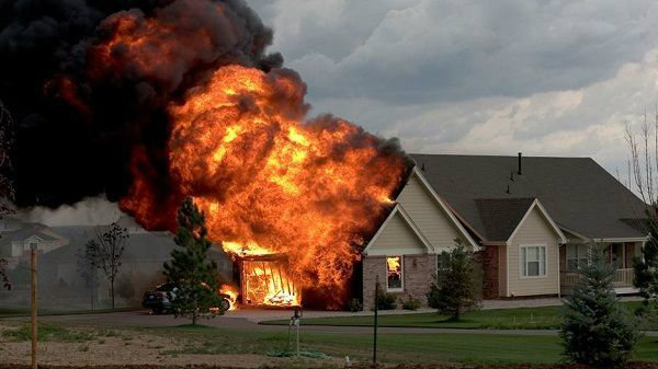 3. തീപിടിത്തത്തിൽ നിന്നും രക്ഷപെട്ടിട്ടും വീണ്ടും ഫോൺ എടുക്കാൻ തീയിലേക്ക് പോയി; പിന്നീട് തിരിച്ചു വന്നില്ല