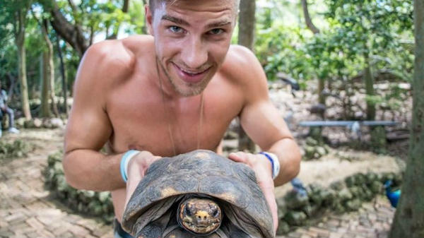 മൂന്ന് പേരും സാഹസികർ