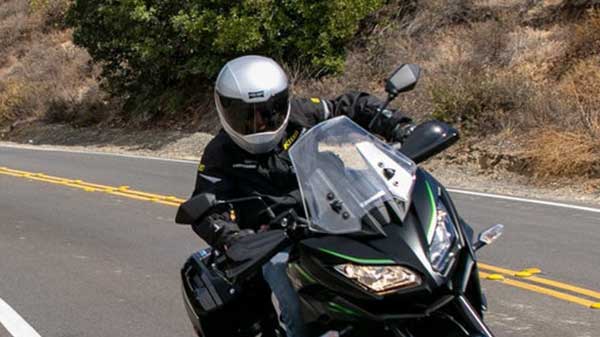 സ്‌കള്ളി എആര്‍ ഹെല്‍മറ്റ് 