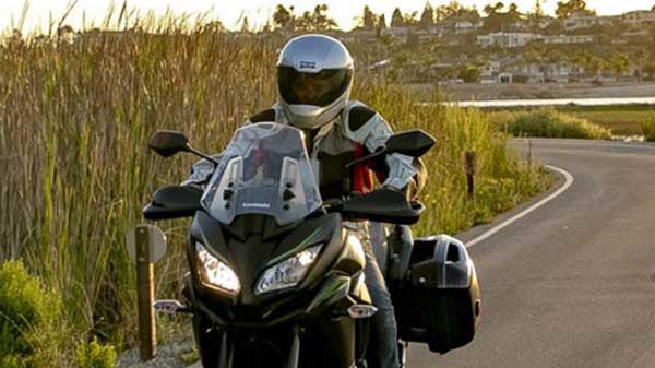 ബൈക്കോടിക്കുമ്പോള്‍