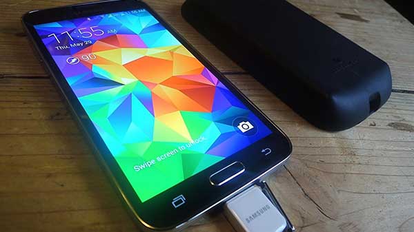 12. ചാര്‍ജ് ചെയ്യുമ്പോള്‍ ഫോണ്‍ വിളിയും ഗെയിം കളിയും ഒഴിവാക്കുക