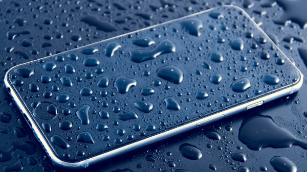 വെള്ളം കയറിയ ഫോണുകൾക്ക് സൗജന്യ സർവീസ്