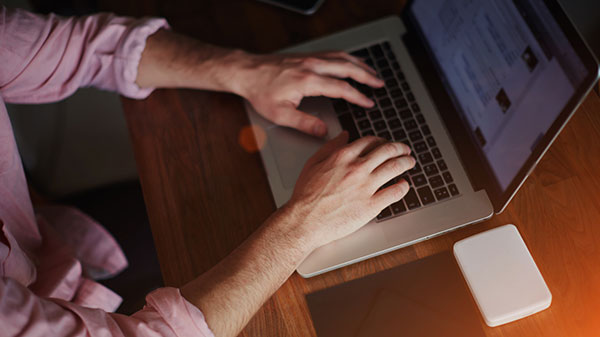 1. വാര്‍ഷികാഘോഷം പ്രമാണിച്ച് അഡിഡാസില്‍ നിന്ന് സൗജന്യ ഷൂസ്