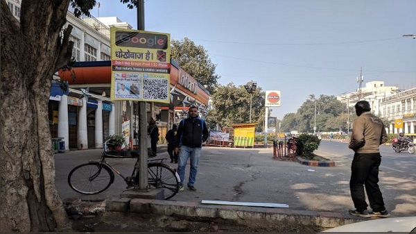 ഡൽഹിയിൽ ഗൂഗിളിനെതിരായി ബാനറുകൾ