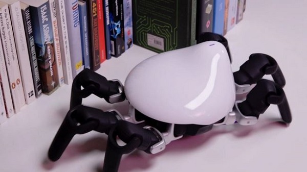  റോബോട്ടിൻറെ ഭാവിയെ കുറിച്ച് പ്രതീക്ഷിക്കുന്നയാളാണ് ഹെക്‌സായുടെ സ്രഷ്ടാവ്