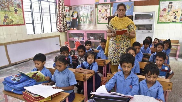 അധ്യാപനത്തിന് അധ്യാപകർ എത്താത്തത് കാരണം 