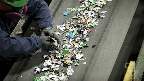 റീസൈക്കിള്‍ ചെയ്ത മെറ്റല്‍ 