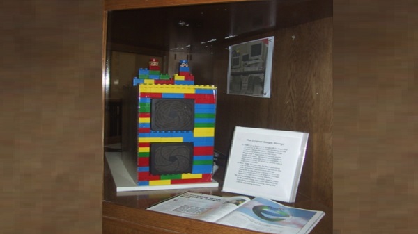 ഗൂഗിളിൻറെ ഡാറ്റ സംഭരിച്ചിരുന്നത് ലെഗോ കാബിനറ്റിൽ