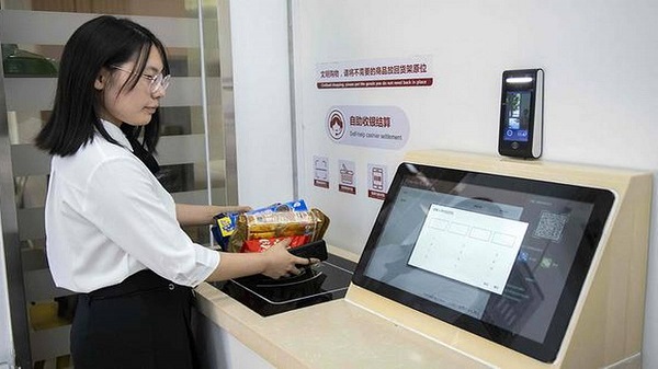 ചൈനീസ് ഷോപ്പർമാർ ഫേഷ്യൽ പേയ്‌മെന്റുകൾ സ്വീകരിക്കുന്നു