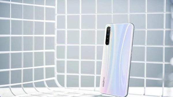 730 ജി 30W VOOC ഫാസ്റ്റ് ചാർജിംഗ് പിന്തുണയുമായി റിയൽ‌മി എക്സ് ടി 