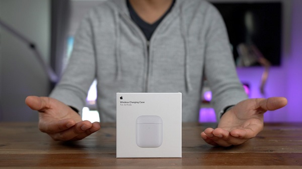 വയർലെസ്സ് ചാർജിങ് കേസുമായി ആപ്പിൾ എയർപോഡ്സ് പ്രോ