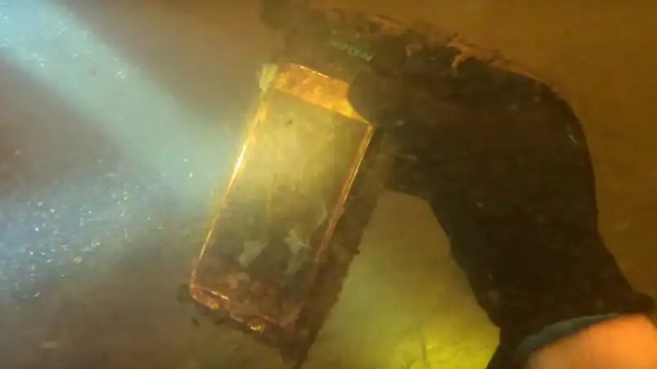 നദിയിൽ നഷ്ട്ടപ്പെട്ട ആപ്പിൾ ഐഫോൺ