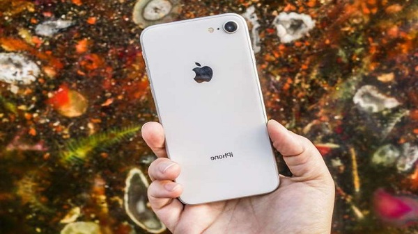 അടുത്ത വർഷം ആപ്പിൾ ഐഫോൺ SE 2 അവതരിപ്പിച്ചേക്കും 