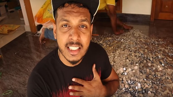 1 ലക്ഷം രൂപ നാണയങ്ങളുമായി കാർത്തിക് സൂര്യ