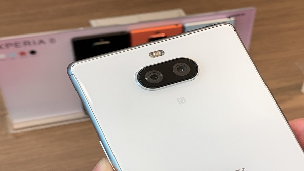  8 മെഗാപിക്‌സൽ ക്യാമറയുമായി സോണി എക്സ്പീരിയ 8 