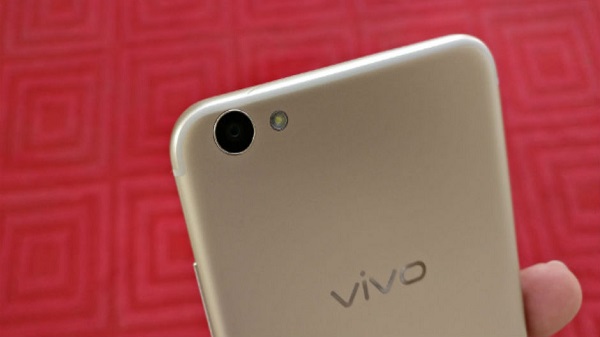 വിവോ എസ് 1-ൻറെ പിൻഗാമിയാണ് വിവോ S5 