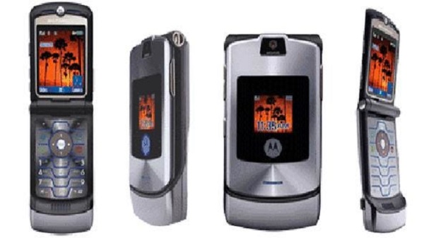 2004- മോട്ടറോള RAZR 