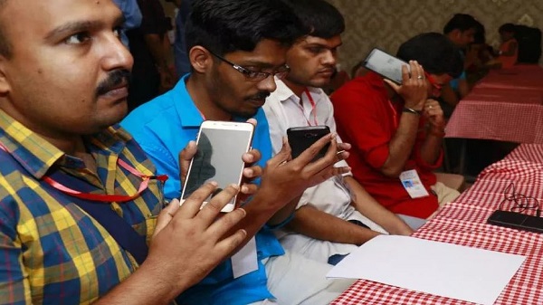 സ്മാർട്ട്ഫോണൊരുക്കി സംസ്ഥാന സർക്കാർ