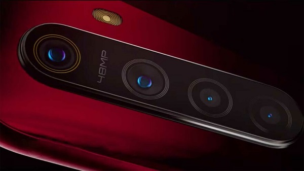 ക്വാഡ് റിയർ ക്യാമറ സവിശേഷത