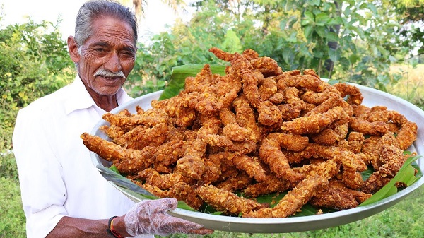 അനാഥർക്ക് ഭക്ഷണം പാകം ചെയ്യുന്ന യൂട്യൂബിന്റെ പ്രശസ്ത 'മുത്തച്ഛൻ' അനാഥർക്ക് ഭക്ഷണം പാകം ചെയ്യുന്ന യൂട്യൂബിന്റെ പ്രശസ്ത 'മുത്തച്ഛൻ'