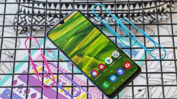 ബജറ്റ് ഹാൻഡ്‌സെറ്റ്