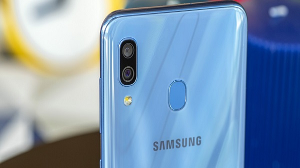 റിയർ മൗണ്ടഡ് ഫിംഗർപ്രിന്റ് സെൻസർ