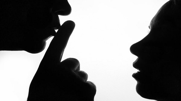 കമന്റുകളും മെസേജുകളും