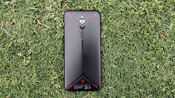 നൂബിയ റെഡ് മാജിക് സവിശേഷതകൾ