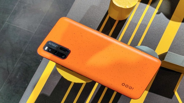 ഐക്യുഒ 3 വോൾകാനോ ഓറഞ്ച് കളർ വേരിയന്റ്