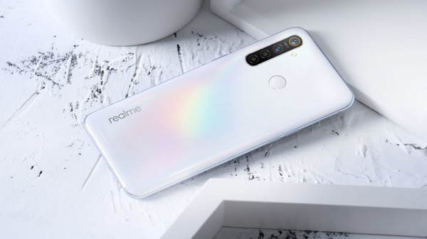 റിയൽമി 5 പ്രോയുടെ ക്രോമ വൈറ്റ് ഇന്ത്യൻ വിപണിയിൽ