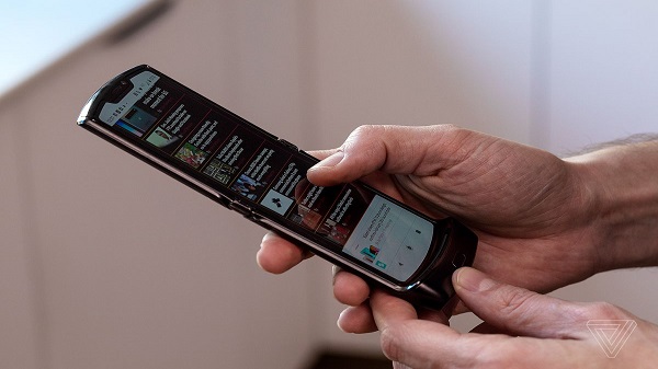 മോട്ടറോള റേസർ 5 ജി: ക്യാമറ