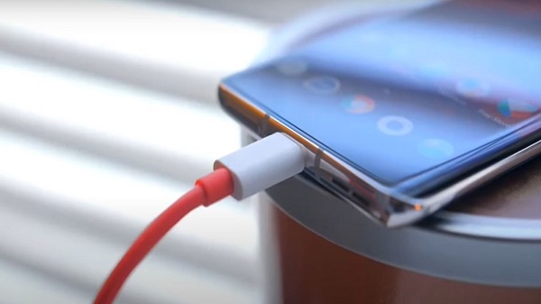 18W ഫാസ്റ്റ് ചാർജിംഗ് സംവിധാനം