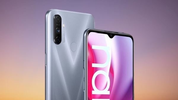 ട്രിപ്പിൾ റിയർ ക്യാമറ 