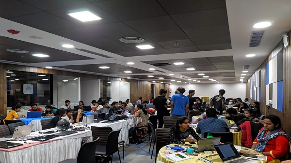 സ്റ്റാർട്ടപ്പ് വി-കെയർ 24 എക്സ് 7 