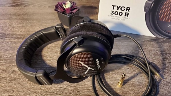 ബെയർ‌ഡൈനാമിക് ടി‌വൈ‌ജി‌ആർ 300 ആർ: സവിശേഷതകൾ