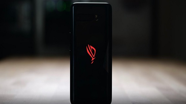 ഹെഡ്‌ഫോൺ ജാക്ക് ഉള്ള ഫ്ലാഗ്ഷിപ്പ് സ്മാർട്ട്ഫോൺ